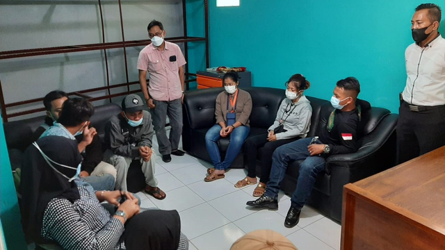 Mediasi di Polsek Gamping kasus viral pemuda maki-maki tenaga kesehatan di RSA UGM. Foto: Dok. Istimewa