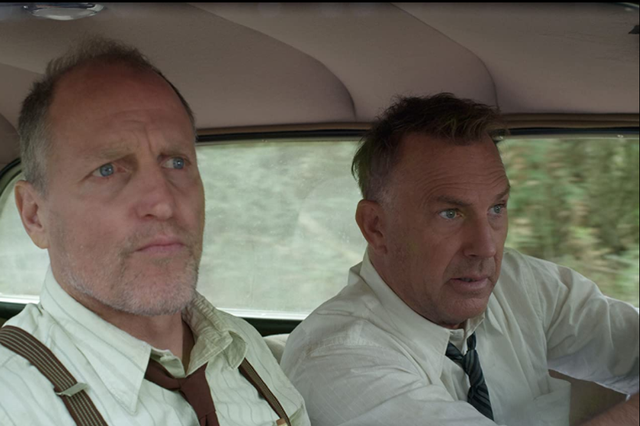 Tokoh Maney Gault (Woody Harelson, kiri) dan Frank Hamer (Kevin Costner, kanan) dalam film The Highwaymen. (Foto: IMDb)