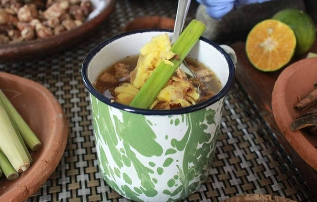 Wedang Jancruk merupakan nama plesetan untuk minuman tradisional dengan bahan jahe, kencur, dan jeruk. Foto: Istimewa