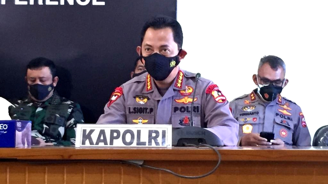 Kapolri Jenderal Pol Listyo Sigit Prabowo saat konferensi pers di Lanud Ngurah Rai, Bali, Sabtu (24/4). Foto: Denita BR Matondang/kumparan