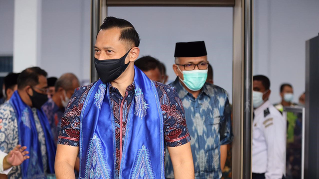 AHY tiba di Bandara Malikussaleh, Aceh Utara. Foto: Abdul Hadi/acehkini