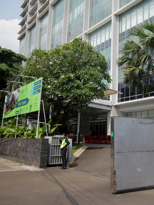 Suasana di sekitar Hotel Holiday Inn Jalan Gajah Mada, Jakarta, Minggu (25/4). Foto: Reno Esnir/Antara Foto