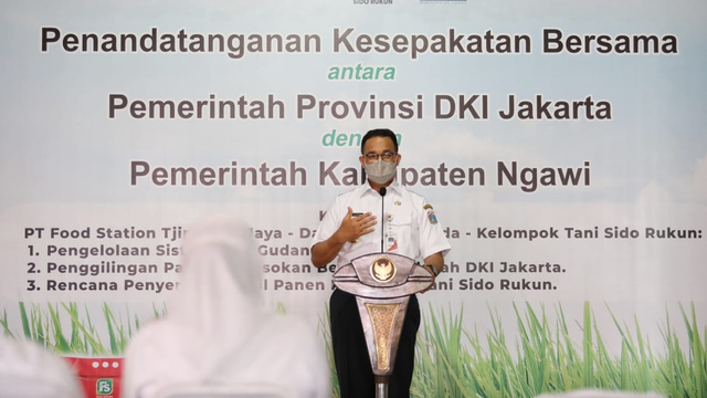 Gubernur DKI Jakarta Anies Baswedan memberi sambutan saat melakukan kunjungan di Kabupaten Ngawi. Foto: PPID DKI Jakarta