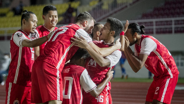 Pemain Persija Jakarta merayakan gol yang dicetak Osvaldo Hayy (kedua kanan) ke gawang Persib Bandung pada pertandingan leg dua Final Piala Menpora di Stadion Manahan, Solo, Jawa Tengah, Minggu (25/4).  Foto: Mohammad Ayudha/ANTARA FOTO