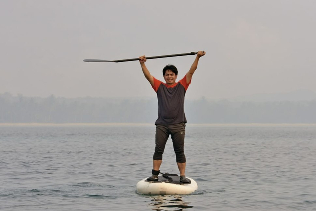 Ketika saya berdiri di atas paddle board. | Fotografer: Didik Heryanto