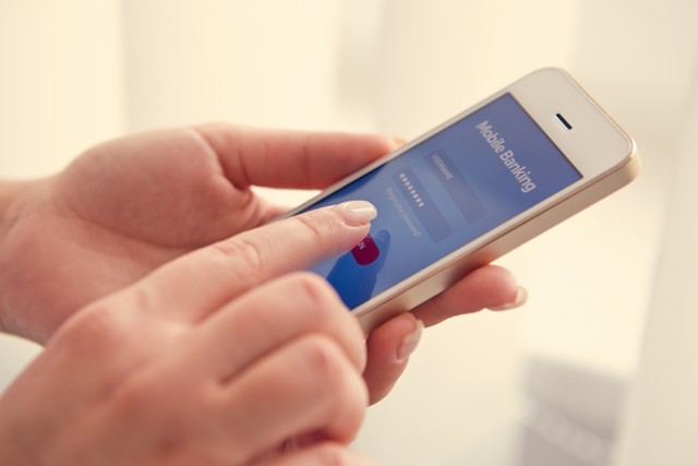 Ilustrasi Mobile Banking. Foto: Shutterstock