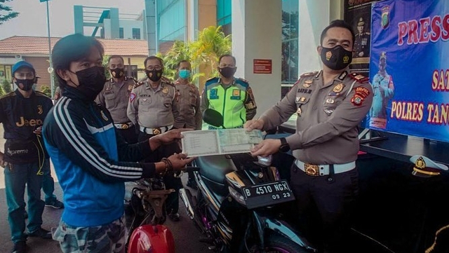 Pemotor Viral yang Lepas Tangan di Bintaro Ditunjuk Jadi Duta Lalu Lintas (102755)