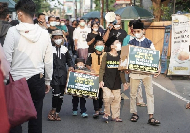 Infaq bantuan pembelian Kapal Selam Pengganti KRI Nanggala 402 oleh Masjid Jogokariyan. Foto: Instagram/@masjidjogokariyan