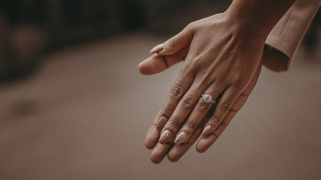 Ilustrasi pasangan yang akan berhubungan badan. Foto: Unsplash.com/alekonpictures