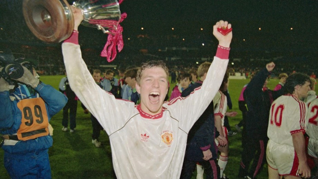 Lee Sharpe ketika berhasil memenangkan Piala Winners 1991 bersama Manchester United. (Foto: Situs resmi Manchester United)