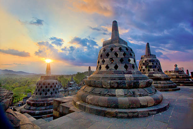 10 Tempat Bersejarah dan Paling Sakral di Dunia, Salah Satunya Ada di Indonesia (43850)