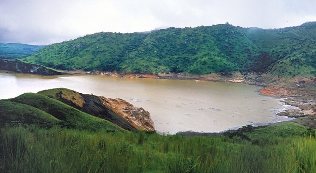Danau Nyos di Kamerun yang menewaskan ribuan orang dan ternak warga. Foto: Wikimedia Commons