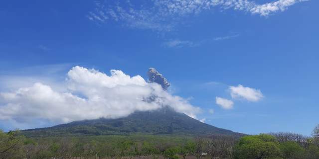 Fakta Geologis Menarik Gunung Ili Lewotolok Yang Berstatus Siaga ...