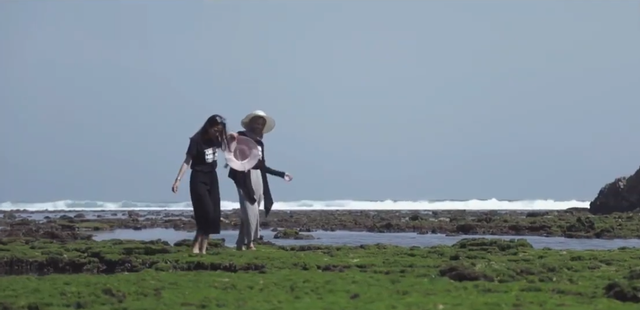 Tenangnya Gulungan Ombak di Pantai Banyu Meneng Malang (94927)