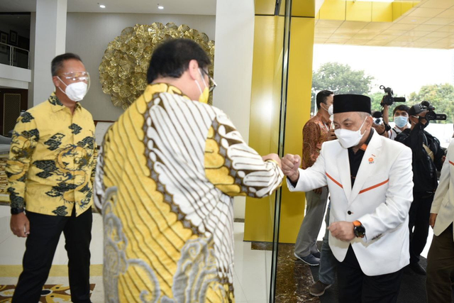 Presiden PKS Ahmad Syaikhu temui Ketua Umum Golkar Airlangga Hartarto. Foto: Dok. PKS