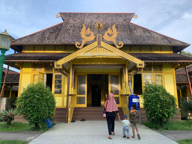 Keraton Alwatzikhobillah merupakan pusat dari pemerintahan Kesultanan Sambas di Kalimantan Barat. Foto: Teri/Hi!Pontianak