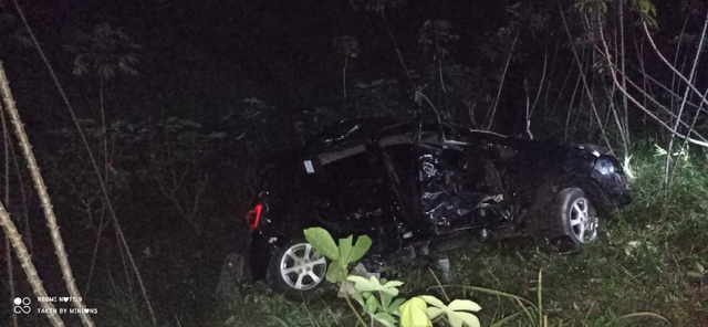 Daihatsu Ayla Ringsek Ditabrak Kereta Api di Lampung Selatan, Pengemudi Selamat (6972)
