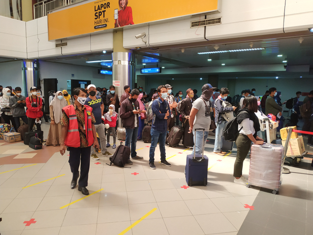 Lonjakan penumpang di Bandara Hang Nadim Batam. Foto: Zalfirega/kepripedia.com