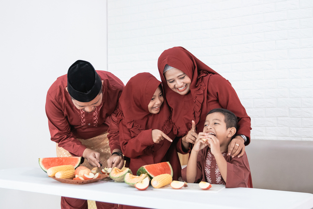 5 aktivitas menyenangkan bersama anak di bulan Ramadhan. Foto: Shutterstock