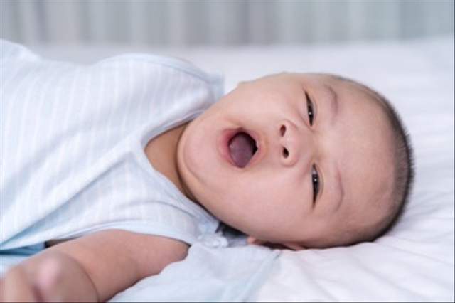 Bayi Sering Bangun saat Tidur Malam, Normal Enggak Ya? (93588)
