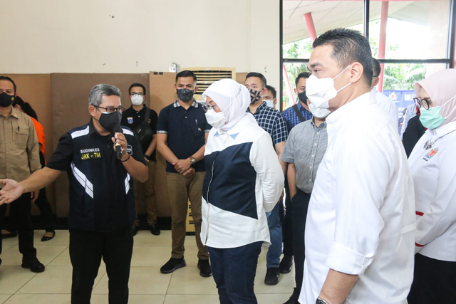 Peringatan Hari Buruh, Menaker dan Wagub DKI Tinjau Vaksinasi Buruh di Jakarta (262560)