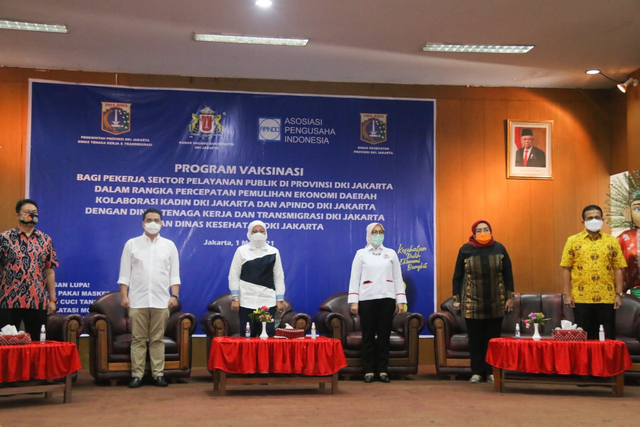 Peringatan Hari Buruh, Menaker dan Wagub DKI Tinjau Vaksinasi Buruh di Jakarta (262561)