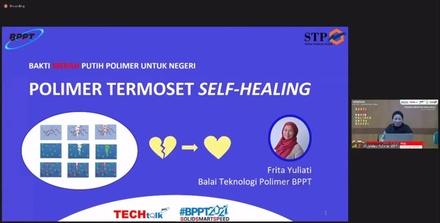 Keterangan Foto: Frita Yuliati, Ph.D. sedang memaparkan materi polimer termoset self healing dalam webinar Bakti Merah Putih Polimer Untuk Negeri. (sumber: koleksi pribadi)