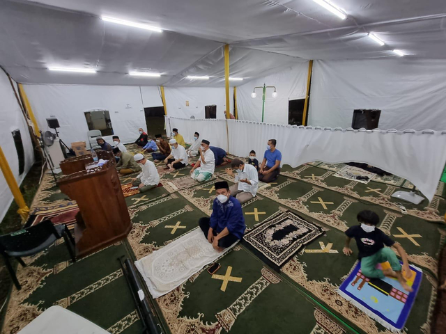 Kajian Subuh Pertama di Tenda Masjid At Tabayyun | kumparan.com