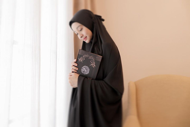 Prayer Robe - L by Laudya Cynthia Bella Foto: Instagram @lbylcb