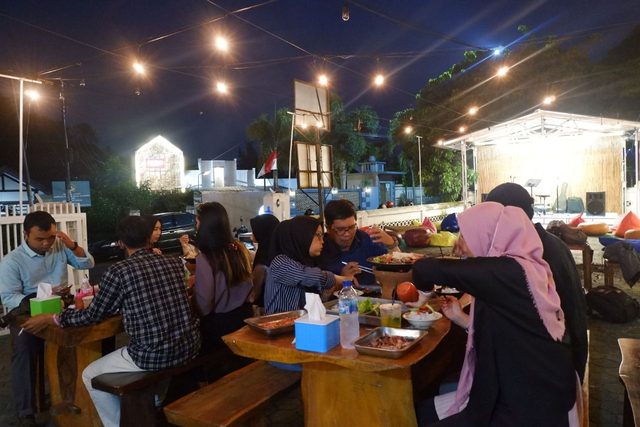 Suasana buka bersama di Miss Bar. | Foto : Yudi/Lampung Geh