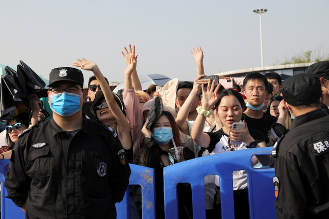 Foto: Ribuan Warga Wuhan Berpesta di Festival Musik (55514)