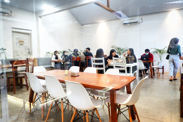 Maheera Coffee Bandar Lampung, Kafe Minimalis Berkonsep Arsitektur Skandinavia (5)