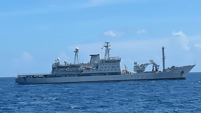 Kedatangan dua kapal dari China yang akan membantu evakuasi kapal selam KRI Nanggala-402.  Foto: Dinas Penerangan Angkatan Laut