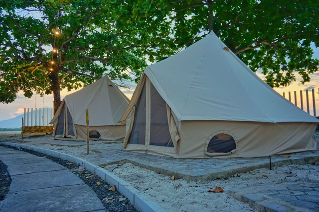Mencoba Glamor Camping Pertama di Lampung dengan Suasana Pantai di MBeach