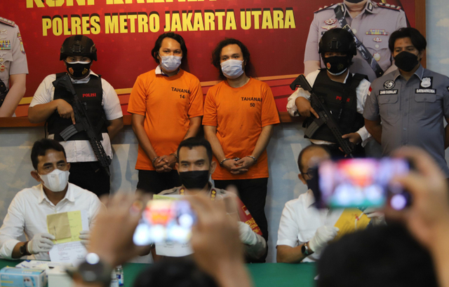 Konfrensi pers kasus narkoba yang menjerat Vokalis Deadsquad, Daniel Mardhany di Polres Jakarta Utara, Jakarta, Senin, (3/5/2021). Foto: Ronny