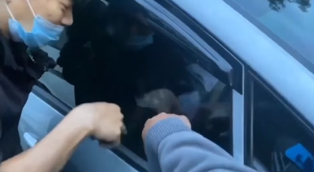 Penyelamatan Dramatis Bocah Terjebak di Dalam Mobil, Sempat Dikira Meninggal (218099)