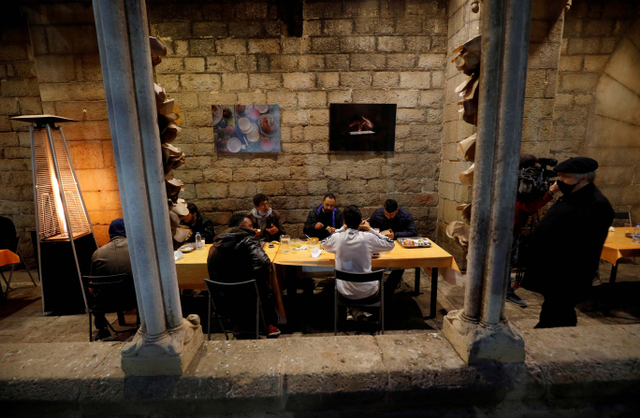 Foto: Suasana Umat Islam Berbuka Puasa di Gereja Santa Anna, Barcelona (134328)