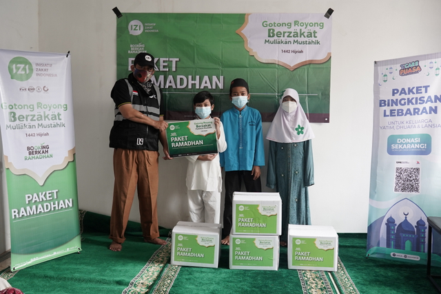 IZI & DKM Nurul Ihsan KPP Pratama Tanjung Priok Salurkan Paket Ramadhan