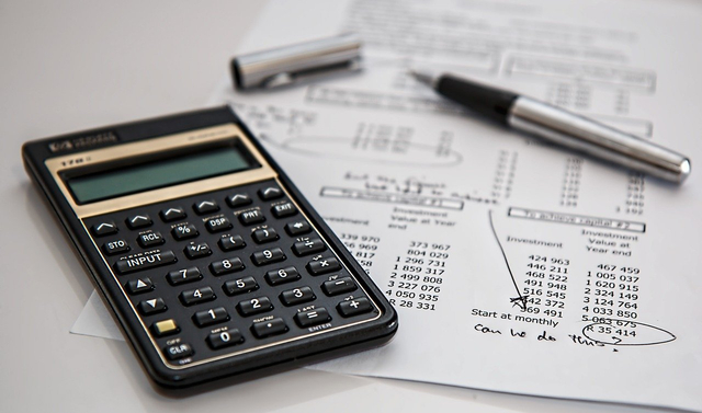 Ilustrasi menghitung analisis rasio keuangan. Foto: Https://pixabay.com/