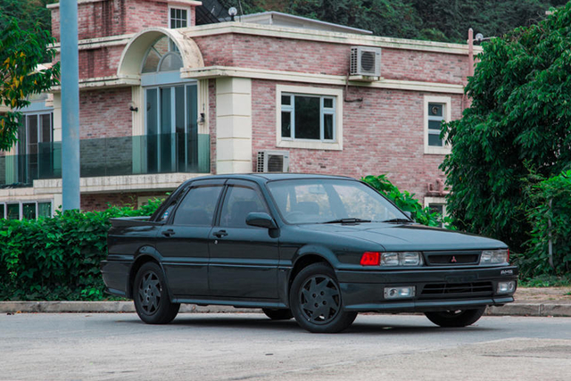 Mitsubishi Galant dengan Lambang AMG. Foto: Classic Racer