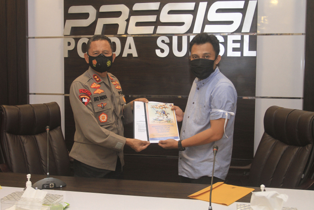 Kapolda Sumsel, Irjen Pol Prof Dr Eko Indro Heri, saat menerima audiensi pengurus AJI Palembang. (Foto. Humas AJI Palembang)
