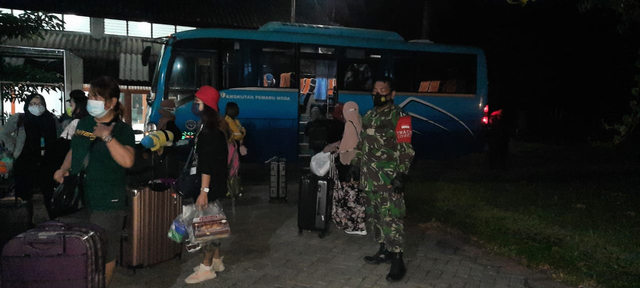 Suasana kedatangan Pekerja Migran Indonesia asal Banyuwangi. Foto: Dok. Istimewa