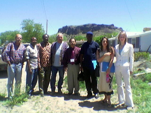 Di antara  peserta ivlp 2005 dari afrika, asia, eropa dan amerika latin bersama gilbert (4 dari kanan di sebelah penulis). foto dok sk