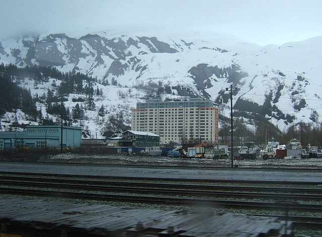 Ilustrasi Kota Whittier di Alaska yang penduduknya tinggal satu gedung  Foto: Wikimedia Commons