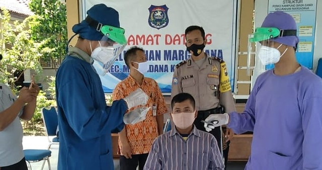 Pemudik menjalani tes cepat antigen di Posko PPKM Mikro Kelurahan Margadana, Kota Tegal, Selasa (4/5/2021) (Dok. Puskesmas Sumurpanggang)