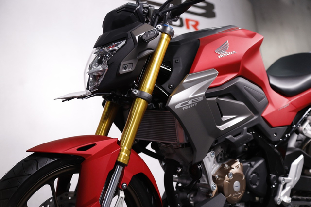 Adu Spek Dan Fitur Honda Cb150R Streetfire Vs Yamaha Mt-15, Mana Yang  Terbaik? | Kumparan.Com