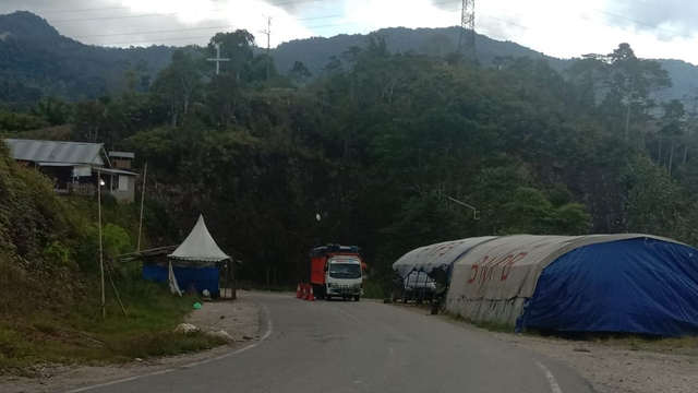 Pintu Perbatasan Sulteng-Sulsel di Desa Mayoa, Kecamatan Pamona Selatan, Kabupaten Poso, Sulawesi Tengah. Foto: Deddy/PaluPoso