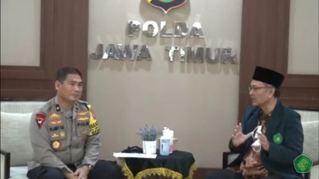 Rektor UIN Malang Prof Haris (kanan) bersama Wakapolda Jawa Timur, Brigjen Slamet Hadi Supraptoyo. dok
