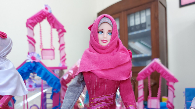 Boneka Barbie hijab buatan perajin asal Solo