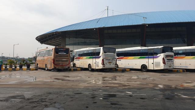 Suasana di Terminal Bus Terpadu Pulogebang, Jakarta, Kamis (6/5). Foto: Terminal Pulogebang